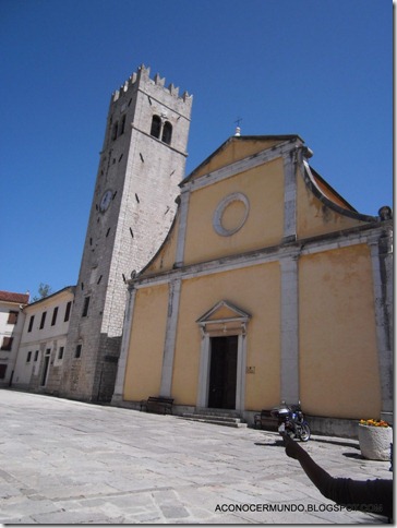 24-Motovun-Iglesia de San Esteban y camapanario-P4270239