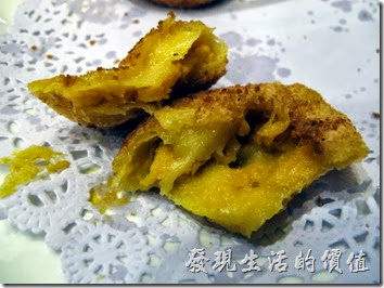 上海-寶島曼波。南瓜餅。外皮像麻糬，裡頭包南瓜。