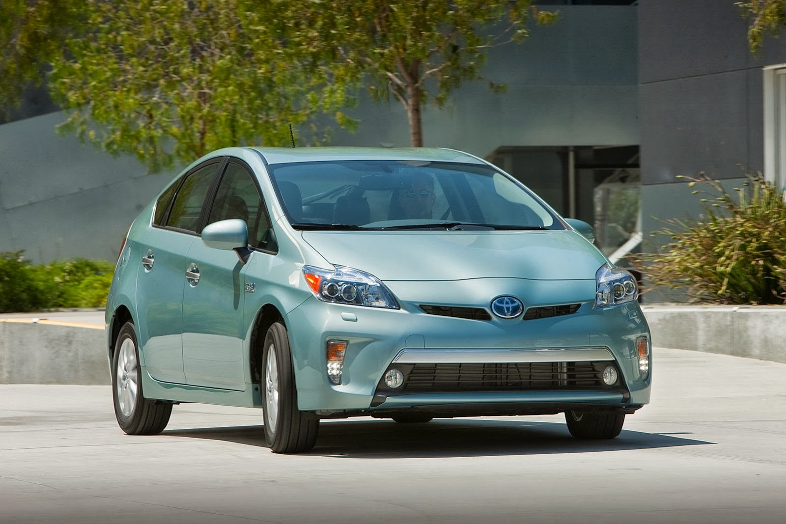 [Toyota-Prius-PHEV-16%255B2%255D.jpg]