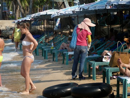  Plaja Thailanda: Vanzatori ambulanti pe plaja Pattaya