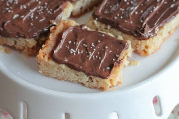 Salted Nutella Shortbread Bars