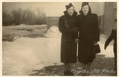 1940 girls DL Antiques