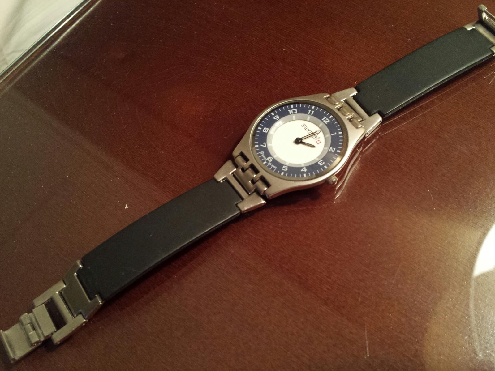 Which Watch Today... Swatch Skin Metal blue & white