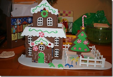2012-12-25 Kahlen's Gingerbread house