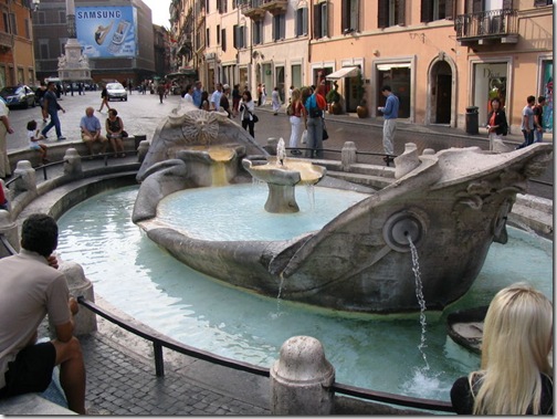 Fontana_della_Barcaccia_2