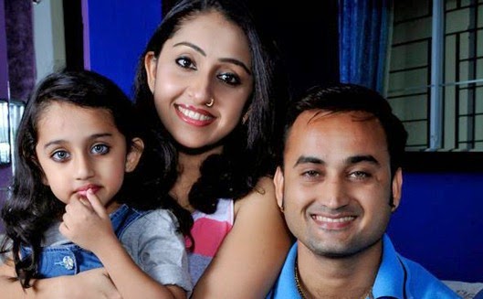 [nithya-das-family-pic%255B4%255D.jpg]