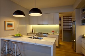 cocina-moderna-con-encimera-de-marmol cocina-moderna-con-encimera-de-marmol