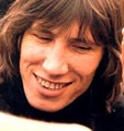 Roger Waters -  vocal, baixo, guitarra