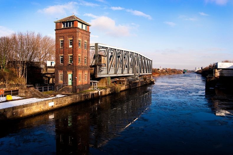 barton-swing-bridge-3