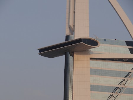 Barul suspendat de la Burj al Arab
