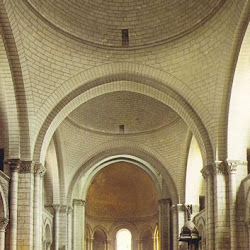 18 - Interior de la Catedral de Angulema