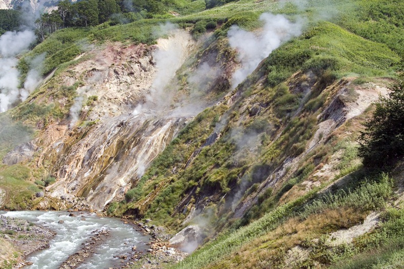 valley-of-geysers-7