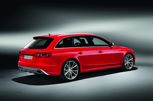 2013-Audi-RS4-Avant-04.jpg