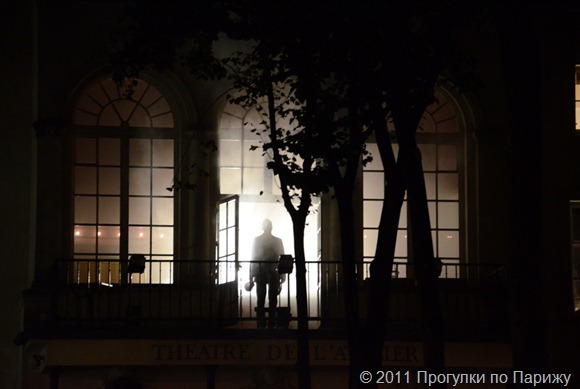 Белая ночь в Париже. Инсталляция К. Болтанского