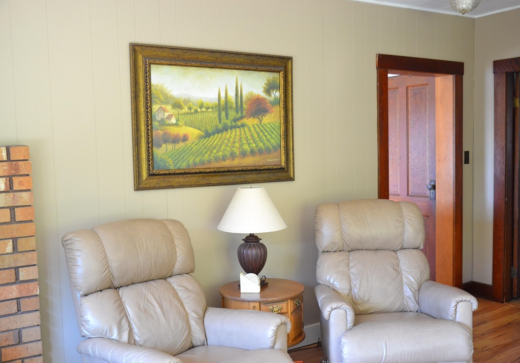 [lazy%2520boy%2520wall%2520before%255B3%255D.jpg]