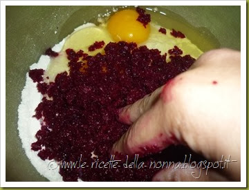 Tagliatelle con rapa rossa al sugo di cipolle caramellate e noci (7)