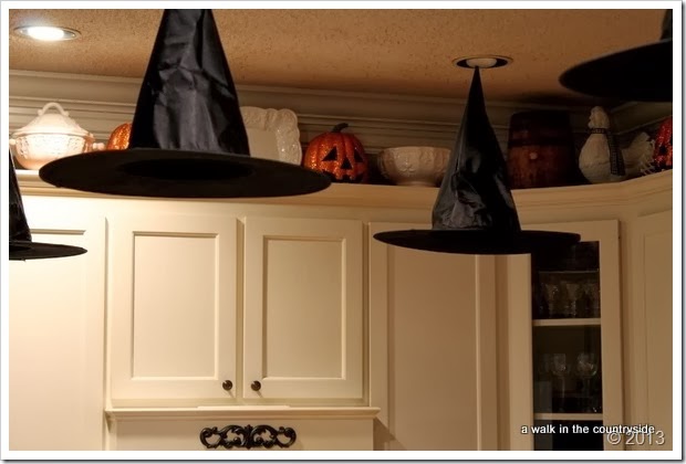 halloween decor for the kitchen