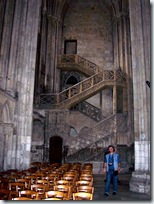 2005.08.19-016 escalier de la librairie dans la cathédrale