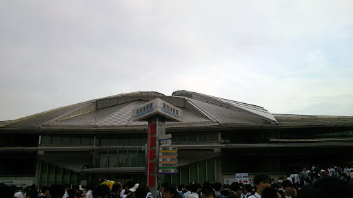 [写真]会場となった東京体育館。この下にPたちがうじゃうじゃいる