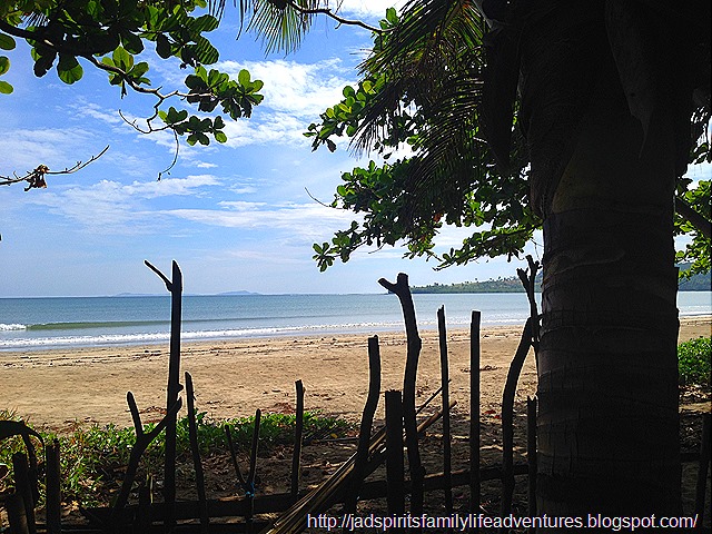 http://jadspiritsfamilylifeadventures.blogspot.com/2014/09/unexplored-labnig-beach-of-paracale.html IMG_8388