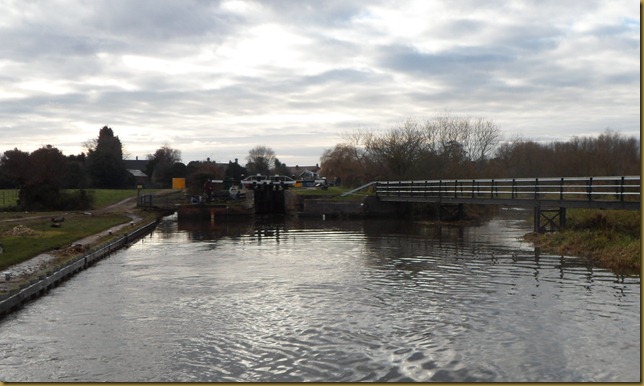 SAM_4423 Looking back at Alrewas Lock