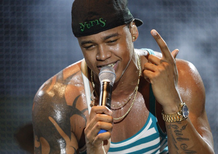 [leo-santana-parangole-em-show2%255B4%255D.jpg]