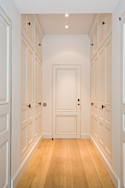 Belgian Pearls: Bespoke closet cabinetry by Lefèvre Interiors