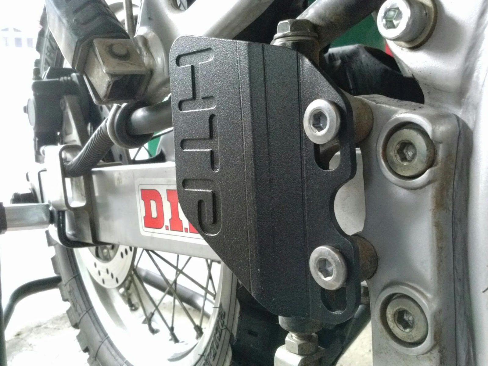 Geoff's KLR650 project Happy Trails master cylinder guard