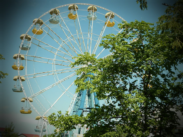 Городской парк - колесо обозрения (Бутакова Виктория)