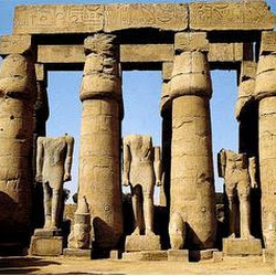 23 - Columnata del templo de Amon Ra en Luxor