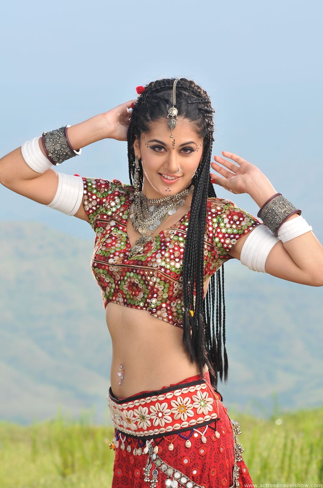 [Tapsee%2520Milky%2520%2520Hot%2520Navel%2520Show%2520%25285%2529%255B3%255D.jpg]