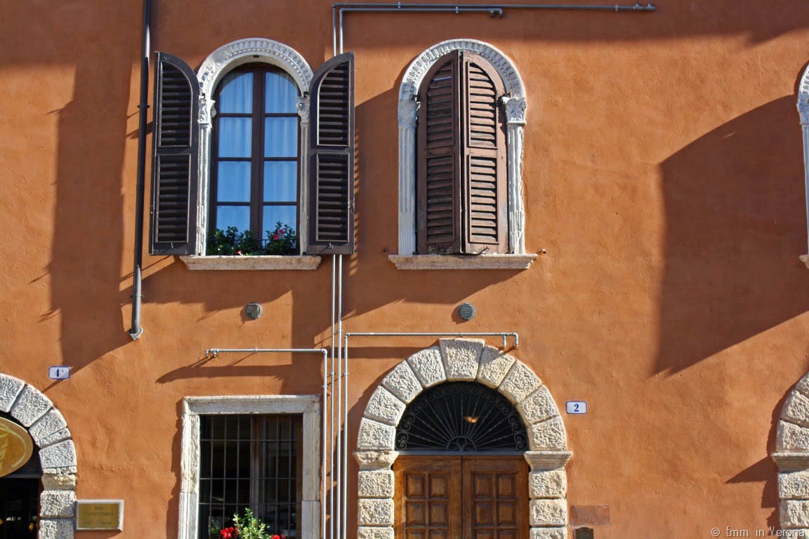 [Windows-and-Doorways-of-Verona-37.jpg]