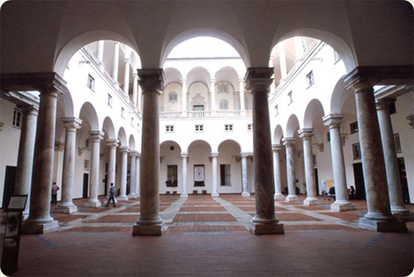 Palazzo_Ducale_Genova Loggiato_e_cortile_maggiore