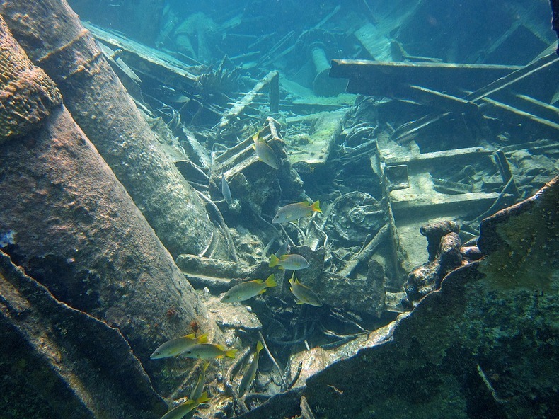 cayman-island-shipwreck-13