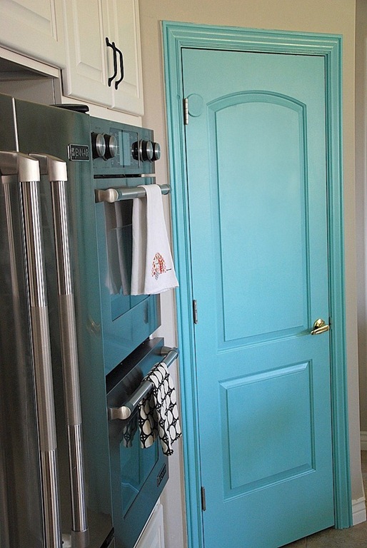 [turquoise%2520pantry%2520door%2520from%2520the%2520side%255B4%255D.jpg]