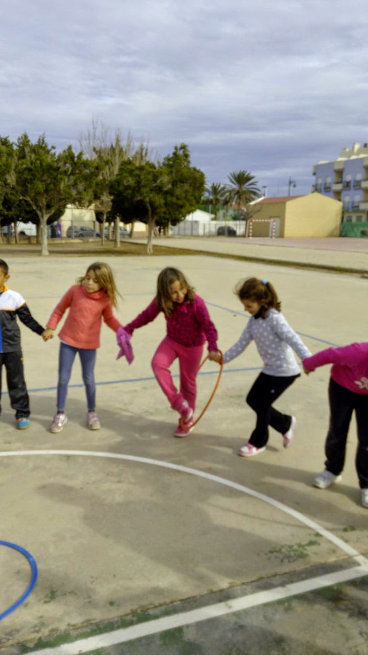 BLOG DE SEGUNDO CEIP LOS ANTOLINOS. Juegos de equipo en educación física.