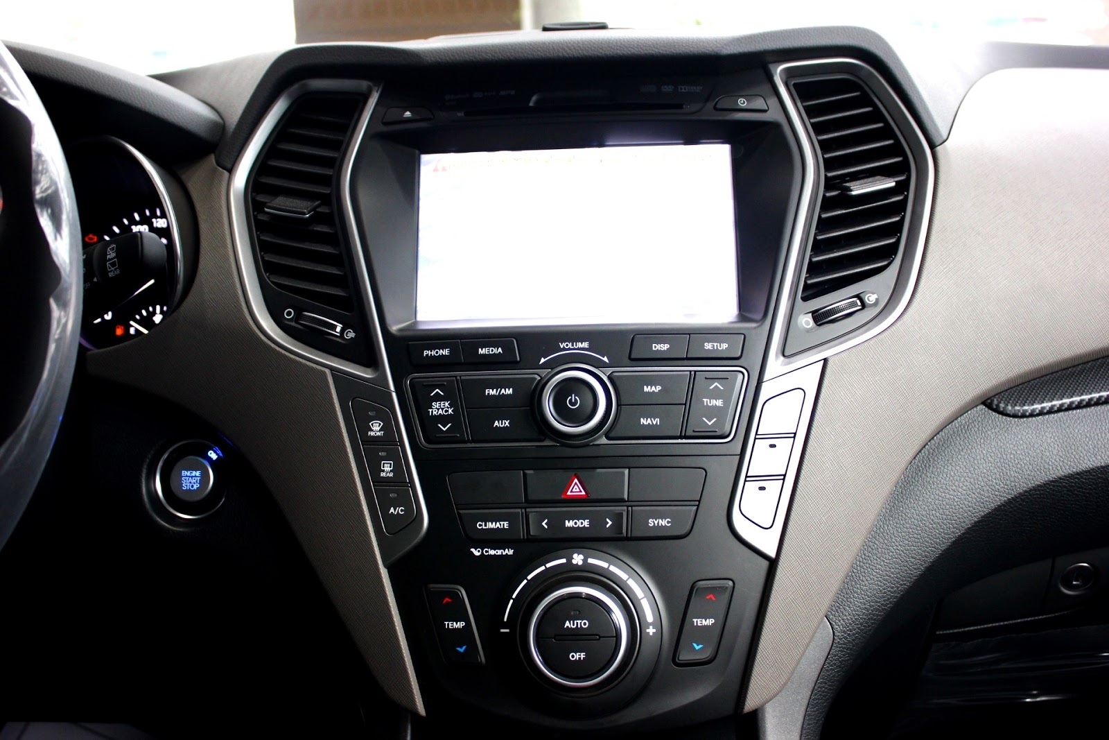 Nội thất xe Hyundai Santafe Sport 5 chỗ màu đen 01 Nội thất xe Hyundai Santafe Sport 5 chỗ màu đen 01