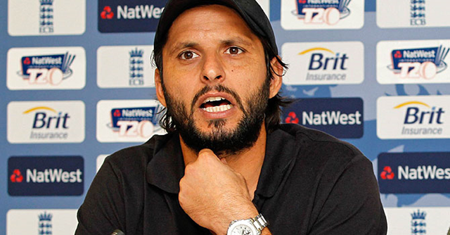 Pakistan cricket star Shahid Afridi lent his support Friday, 7 December 2012 to millions of people suffering from consecutive years of flooding, promising to continue to raise funds and awareness for their plight. AFP