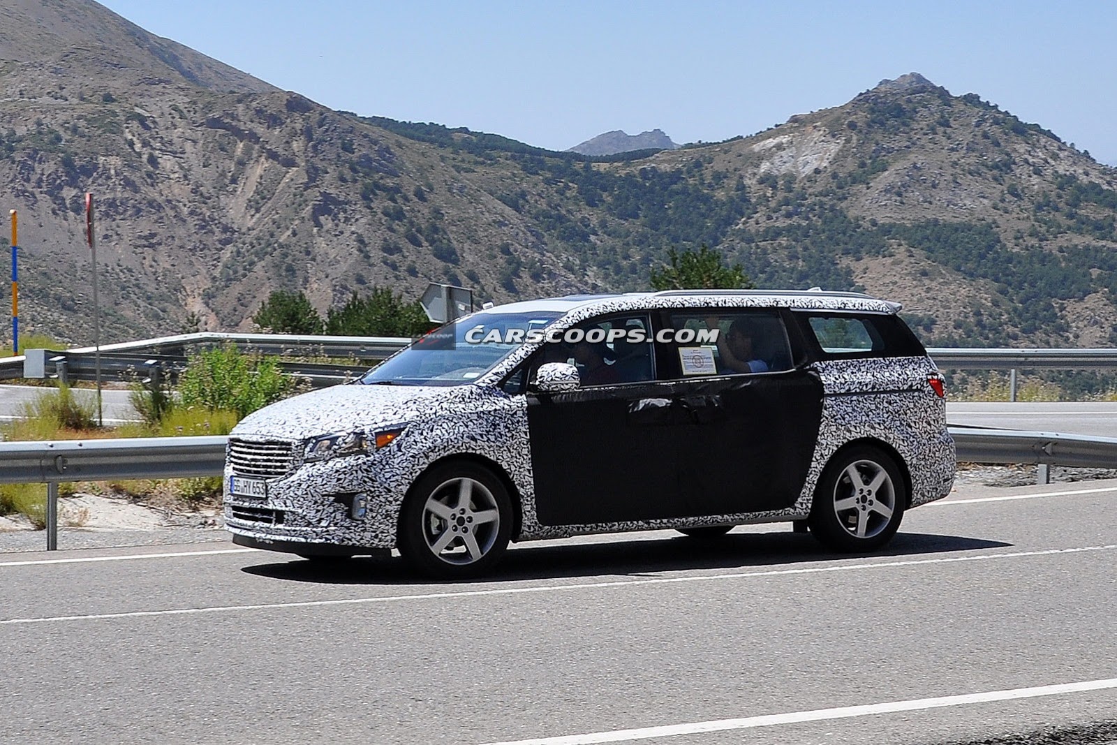 [2015-Kia-Sedona-Carnival-03%255B3%255D.jpg]