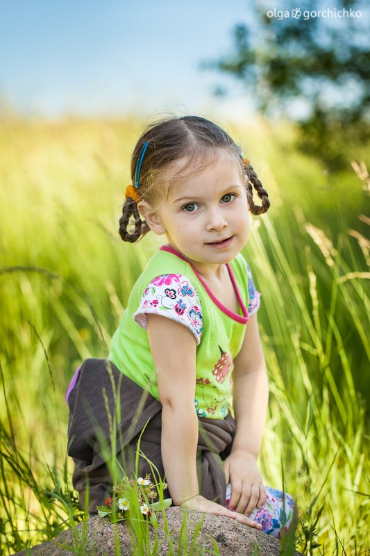 Летние фотографии Машеньки на даче_20