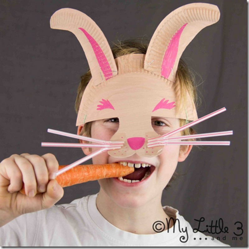 Máscara conejo hecha con un plato de cartón