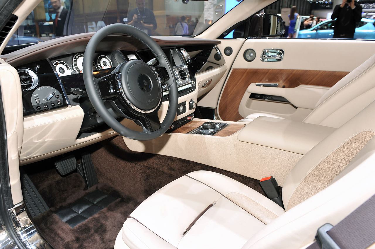 2014_Rolls-Royce_Wraith_8.jpg