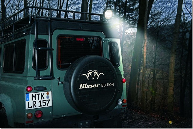 Land-Rover-Defender-Blaser-Edition-2