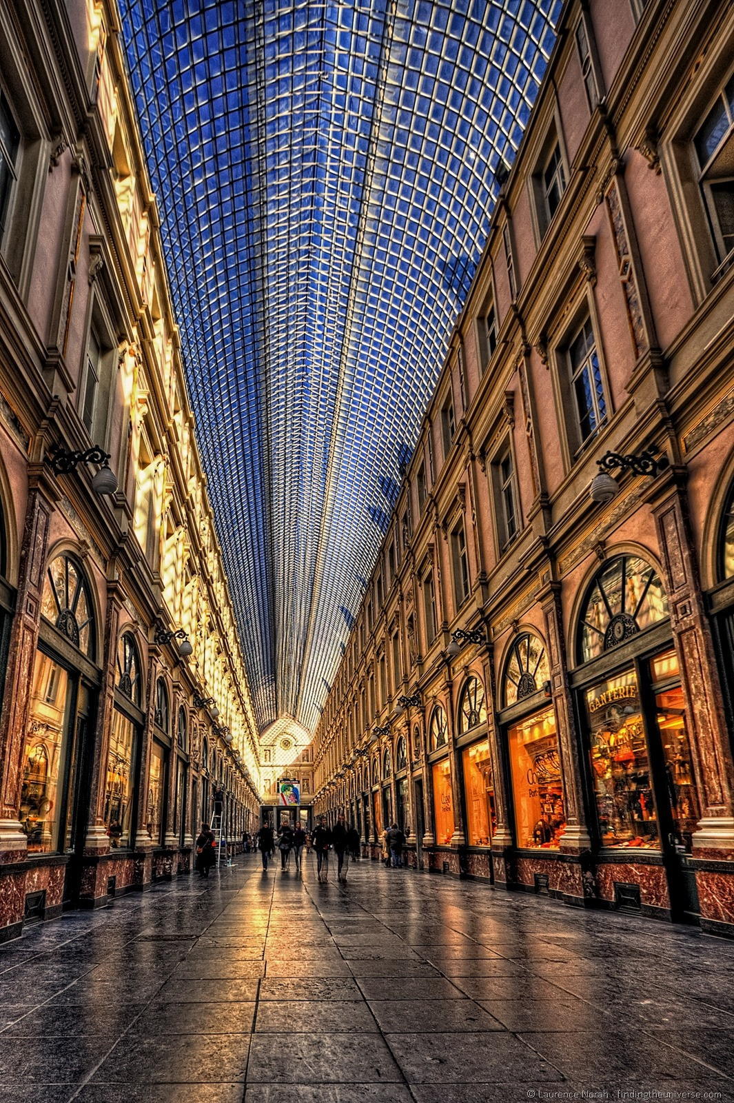 [Mall-corridor-Brussels2.jpg]