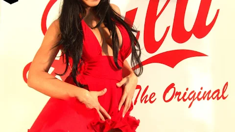 Andrea Rincon, Selena Spice Galería 55 : Vestido Rojo Y Tanga Roja – Andrearincon.com