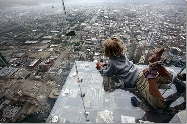 芝加哥從103樓的透明玻璃往下看