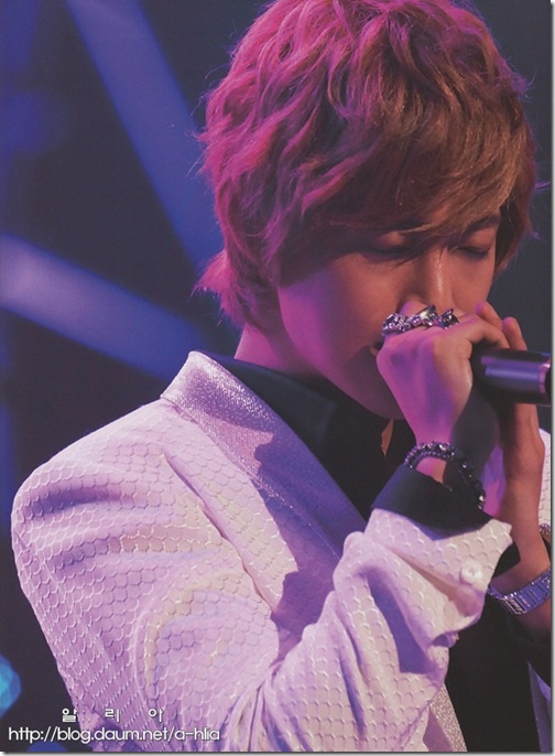 [Magazine]First_Tour_2011_in_Japan_(20)