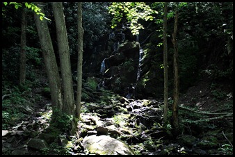 4b - Rock Gorge Walls Waterfalls