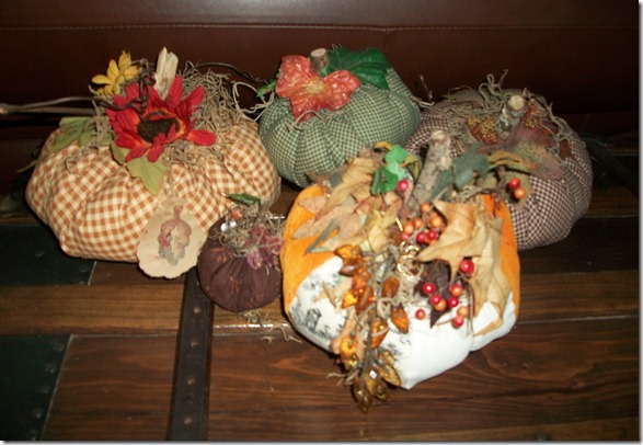 Fall decorations early 010