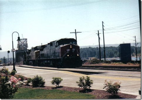 Southern Pacific C44-9W #8165 in Vancouver, Washington in August 2000